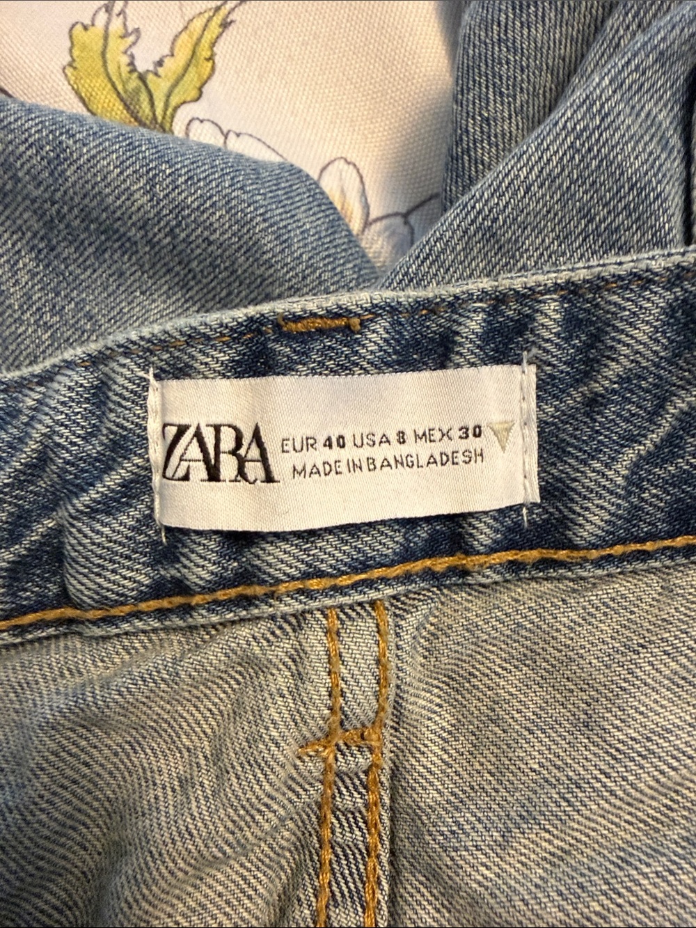Zara Wide-Leg Cargo Jeans with Strap Details - Picture 8 of 8